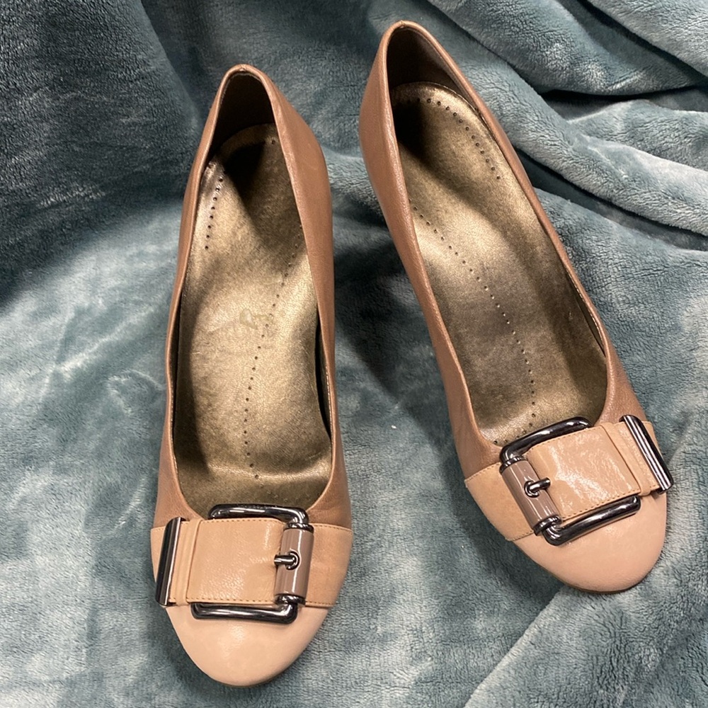 Beautiful Naturalizer gently used shoes - size 8